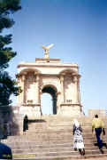 monumentauxmorts1.jpg (37701 octets)