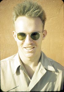 Tom Hollis  Constantine en 1945